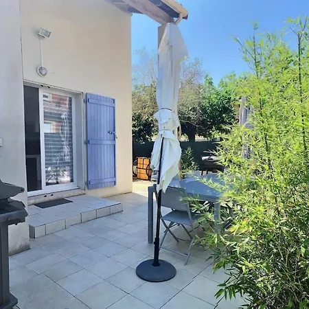 Agreable Pavillon Avec Grande Terrasse Pour 6 Personnes