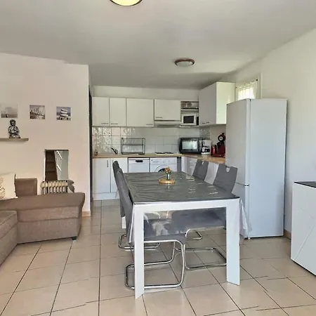 Agreable Pavillon Avec Grande Terrasse Pour 6 Personnes בית נופש