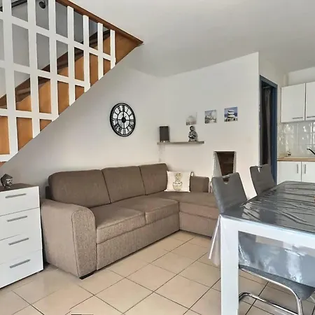 Agreable Pavillon Avec Grande Terrasse Pour 6 Personnes בית נופש *