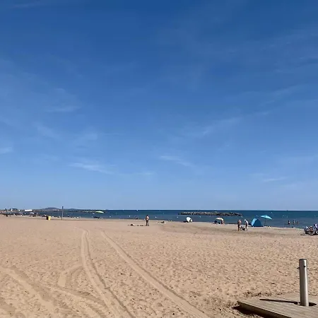 Agreable Pavillon Avec Grande Terrasse Pour 6 Personnes