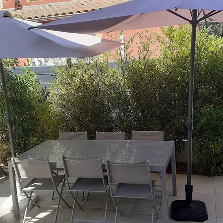 Agreable Pavillon Avec Grande Terrasse Pour 6 Personnes Дом отдыха