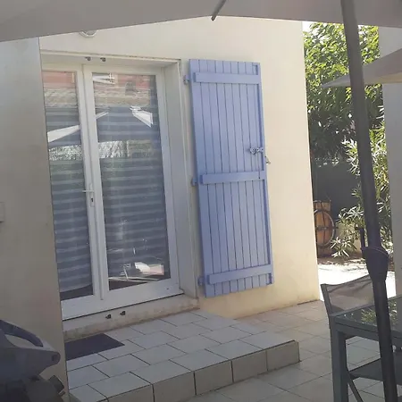 Дом отдыха Agreable Pavillon Avec Grande Terrasse Pour 6 Personnes *